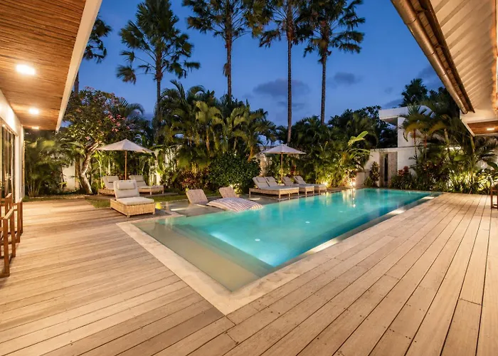 Luxurious 5br Dream Villa, 200m To Berawa 别墅