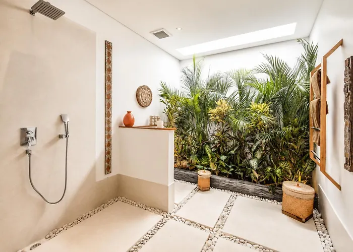 Luxurious 5Br Dream Villa, 200M To Berawa Beach Villa