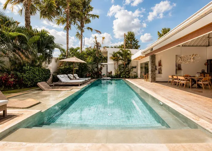 Luxurious 5br Dream Villa, 200m To Berawa ヴィラ