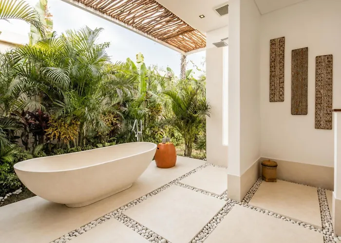Luxurious 5Br Dream Villa, 200M To Berawa Beach Villa